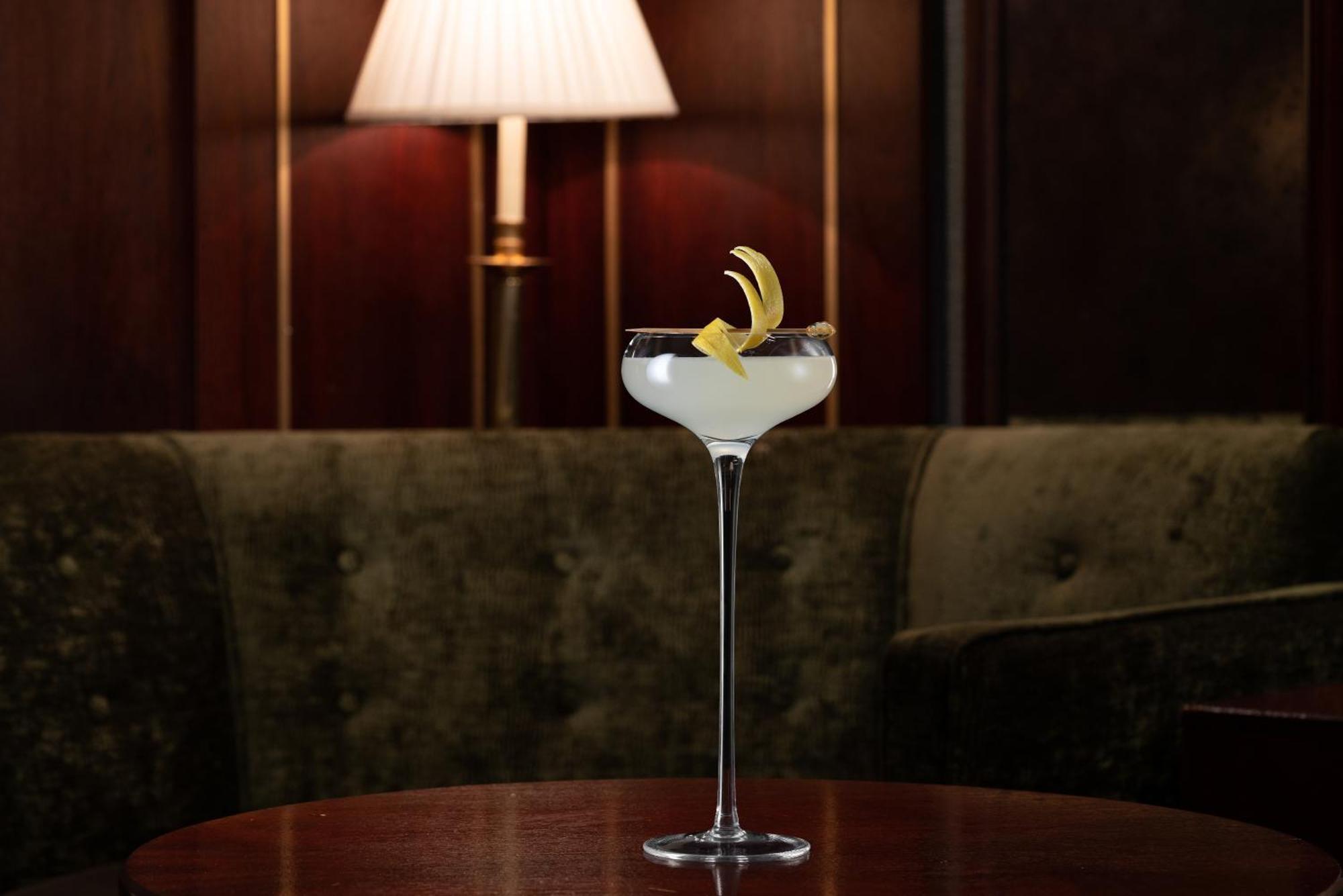 Готель The Stafford Лондон Екстер'єр фото A Vesper cocktail